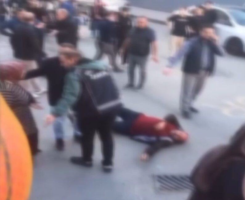 Taciz iddiası ortalığı karıştırdı: Mahalleli şüpheliyi linç etmek istedi İstanbul Sultangazi'de bir kırtasiyede 12 yaşındaki çocuğu taciz ettiği iddia