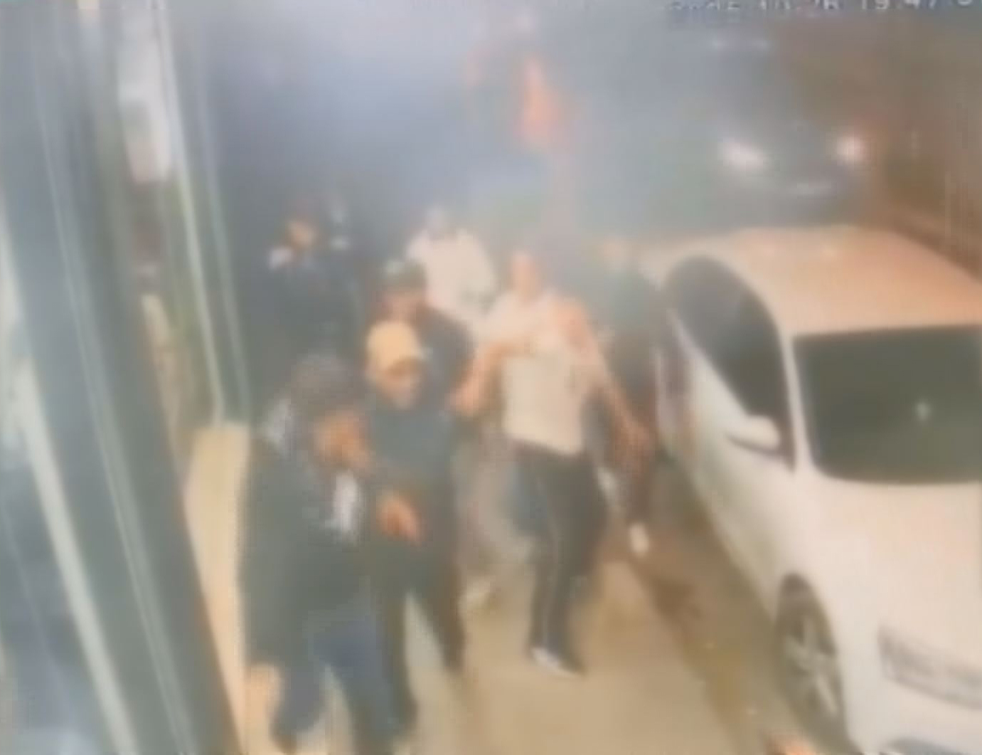 Sultangazi'de 18 yaşından küçük iki grup arasında çıkan tartışma bıçaklı
