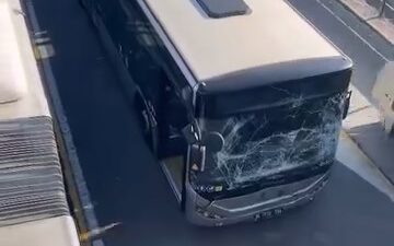 İstanbul'un Küçükçekmece ilçesi Sefaköy mevkiinde iki metrobüsün çarpıştığı kazada 1