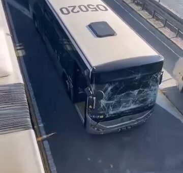 İstanbul'un Küçükçekmece ilçesi Sefaköy mevkiinde iki metrobüsün çarpıştığı kazada 1