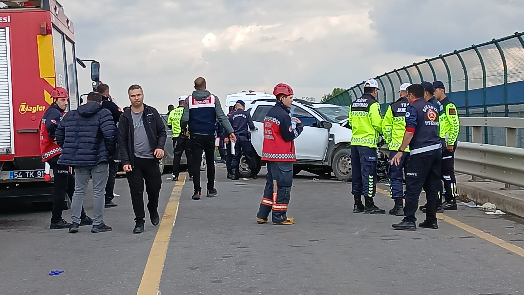 Trafik kazası: 2 şehit Sakarya’nın Akyazı ilçesinde sivil jandarma aracıyla otomobil çarpıştı. Kazada, 2