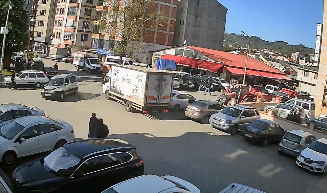 Ordu’nun Ünye ilçesinde kamyonet ile hafif ticari aracın çarpışması sonucu