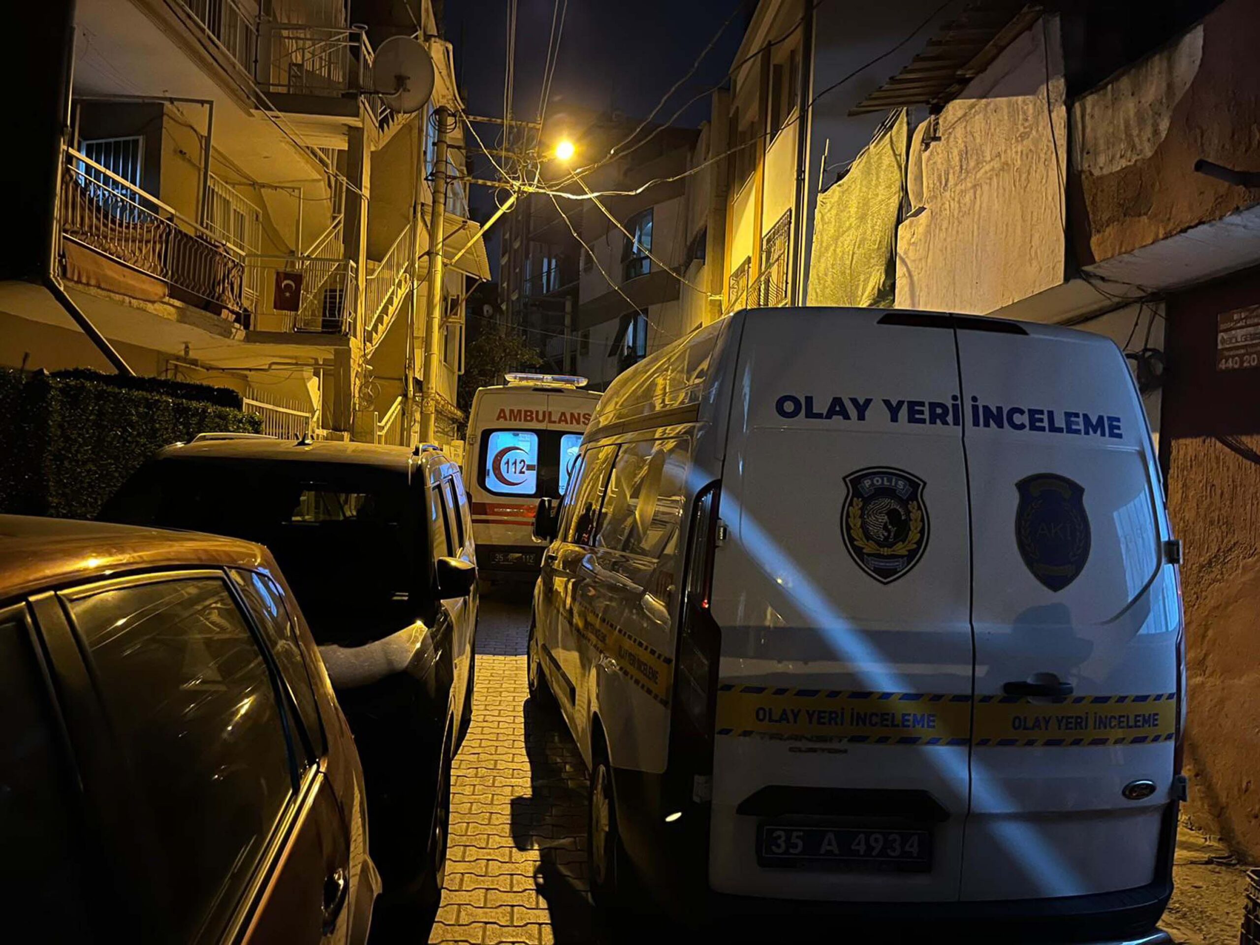 Bornova’da Rüstem Teker (70), kanser hastası eşi İzadiye Teker’i (69)