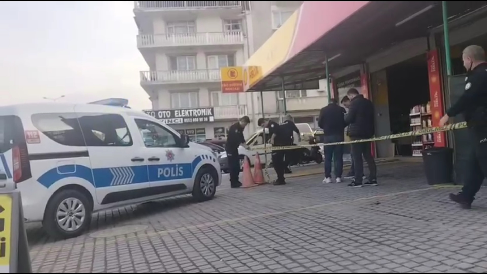 Sakarya'da bir araç bakım servisine düzenlenen silahlı saldırıda iki kişi
