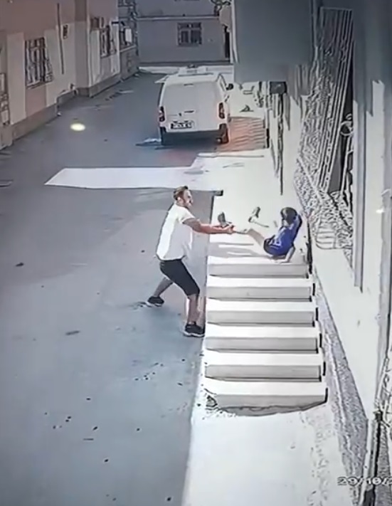 Adana Seyhan'da kimliği belirsiz bir şüpheli, tartıştığı 7-8 yaşındaki erkek