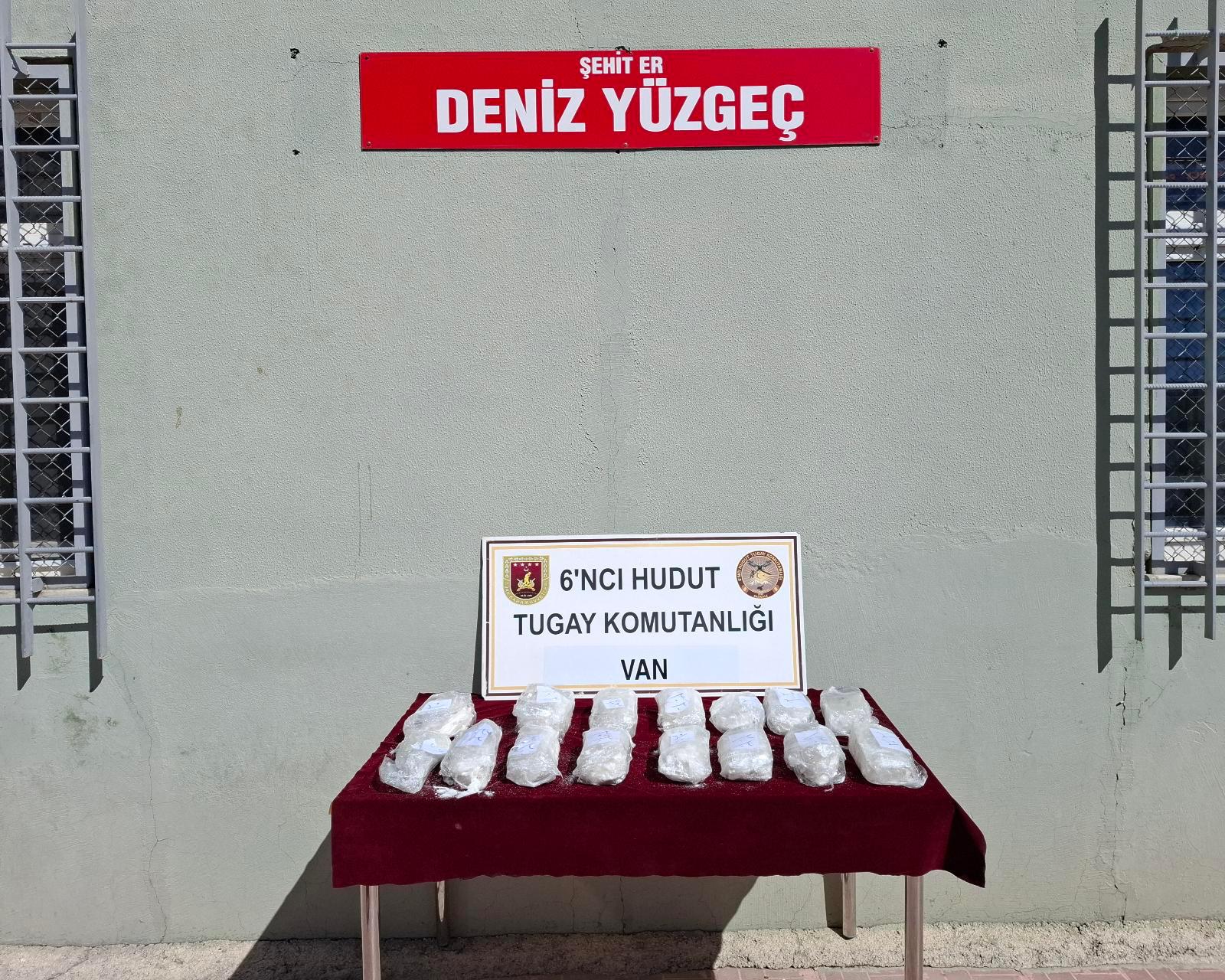 Hudut hattında gerçekleştirilen arama-tarama faaliyetlerinde güvenlik güçleri uyuşturucu kaçakçılığına büyük