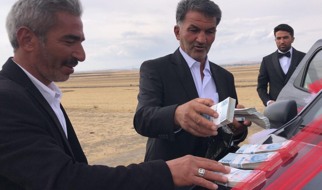 Kars'ın Arpaçay ilçesi Tomarlı köyünde Muhtar Yücer Güler, cami, Kur'an