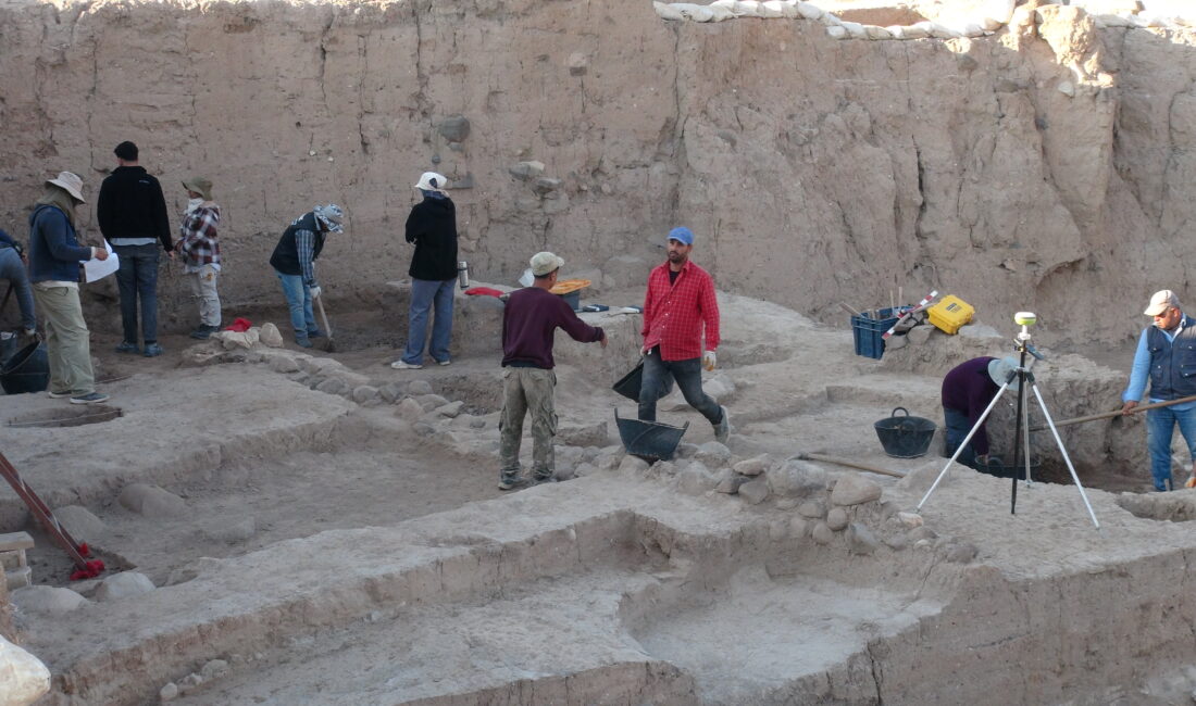 Kilis’teki Oylum Höyük’te yapılan kazılarda, MÖ 14-13. yüzyıllara ait Hititçe