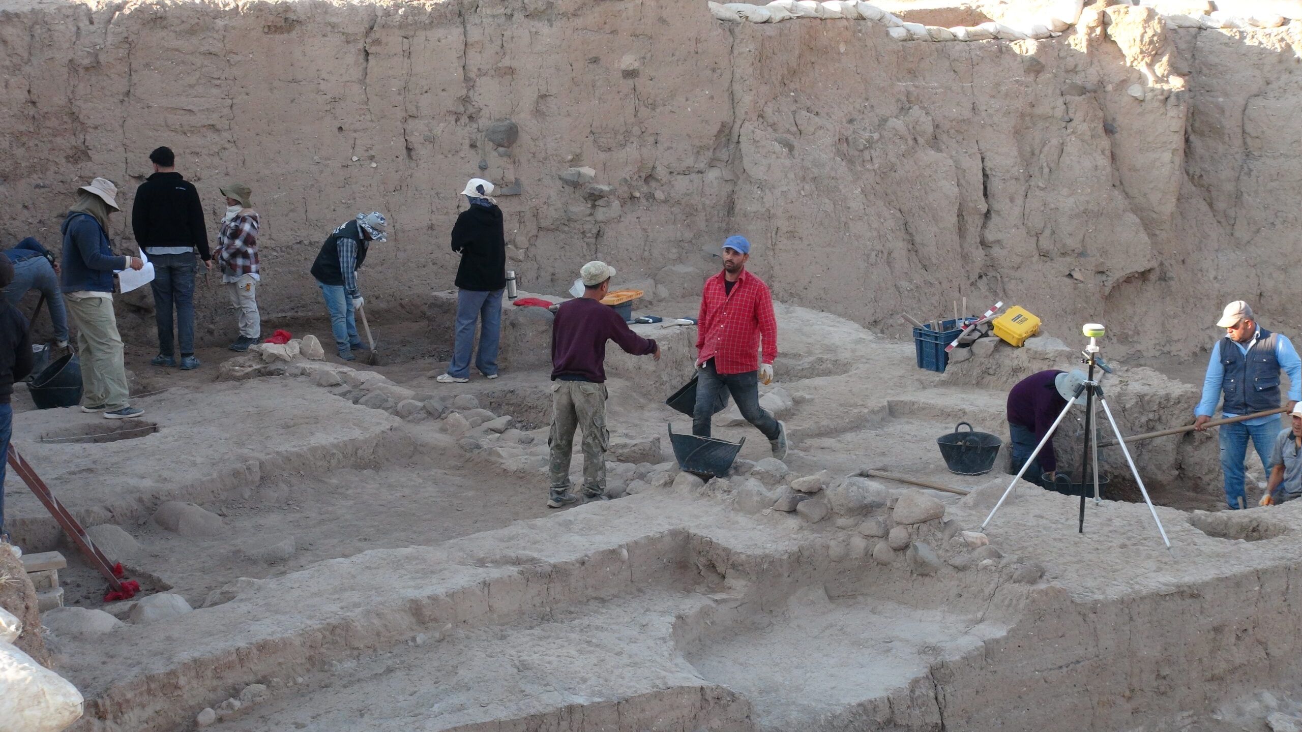 Kilis’teki Oylum Höyük’te yapılan kazılarda, MÖ 14-13. yüzyıllara ait Hititçe