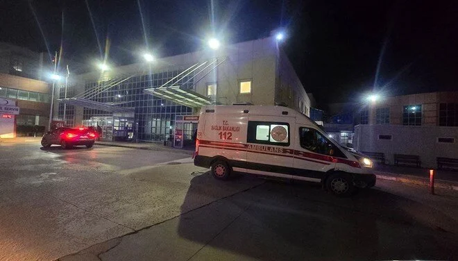 80 öğrenci bir anda hastanelik oldu Tokat'ta Gülsüm Ana KYK Kız Yurdu'nda kalan 80 öğrenci, akşam