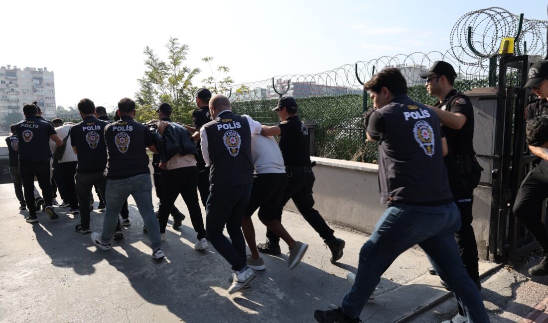 ‘Sahte Loca Bileti’ dolandırıcılığı: 5 şüpheli tutuklandı Mersin’de bir futbol kulübü adına “sahte loca bileti” satışı yaparak