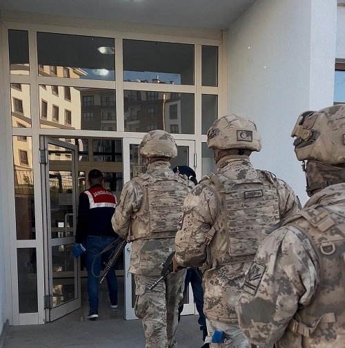 Çorum, Niğde ve Yozgat'ta sosyal medyada 18 yaş altı çocuklara