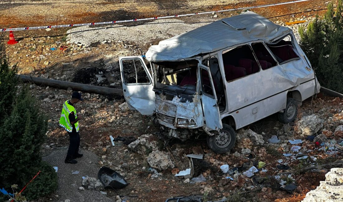 Mersin’de tarım işçilerini taşıyan minibüsün şarampole yuvarlandığı kazada, yaralılardan biri