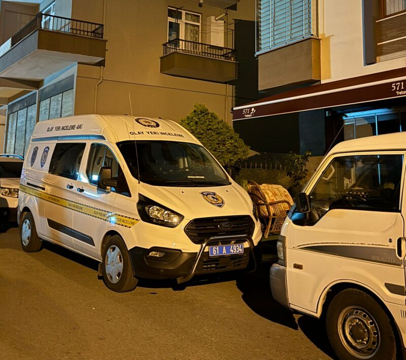 Trabzon’da bir apartman dairesinde yaşanan aile içi tartışma kanlı bitti.