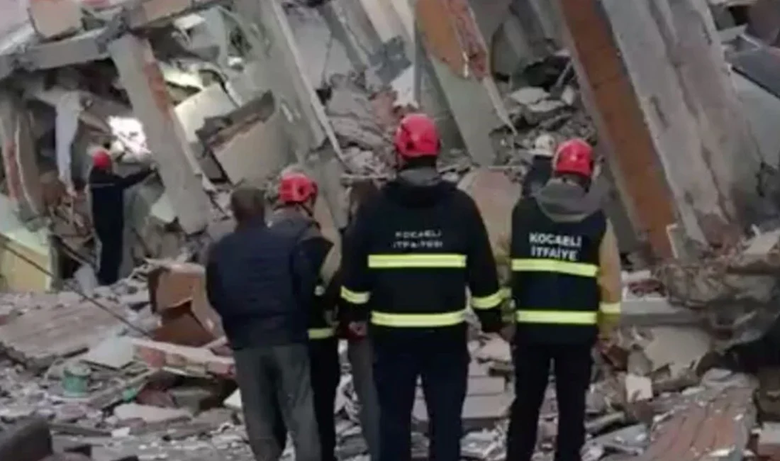 6 katlı bina yerle bir oldu Kocaeli Gebze Güzeller Mahallesi'nde 6 katlı bir bina aniden çöktü.