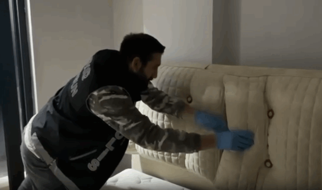 Bir adrese düzenlenen operasyonda baza başlığına gizlenmiş yasaklı maddeler, ruhsatsız