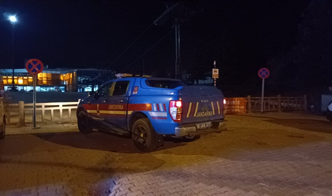 Ormanlık alanda 2 kişi kayboldu, arama çalışmaları başladı Uludağ Sarıalan mevkisinde gezintiye çıkan 5 kişilik gruptan 2’si, teleferik