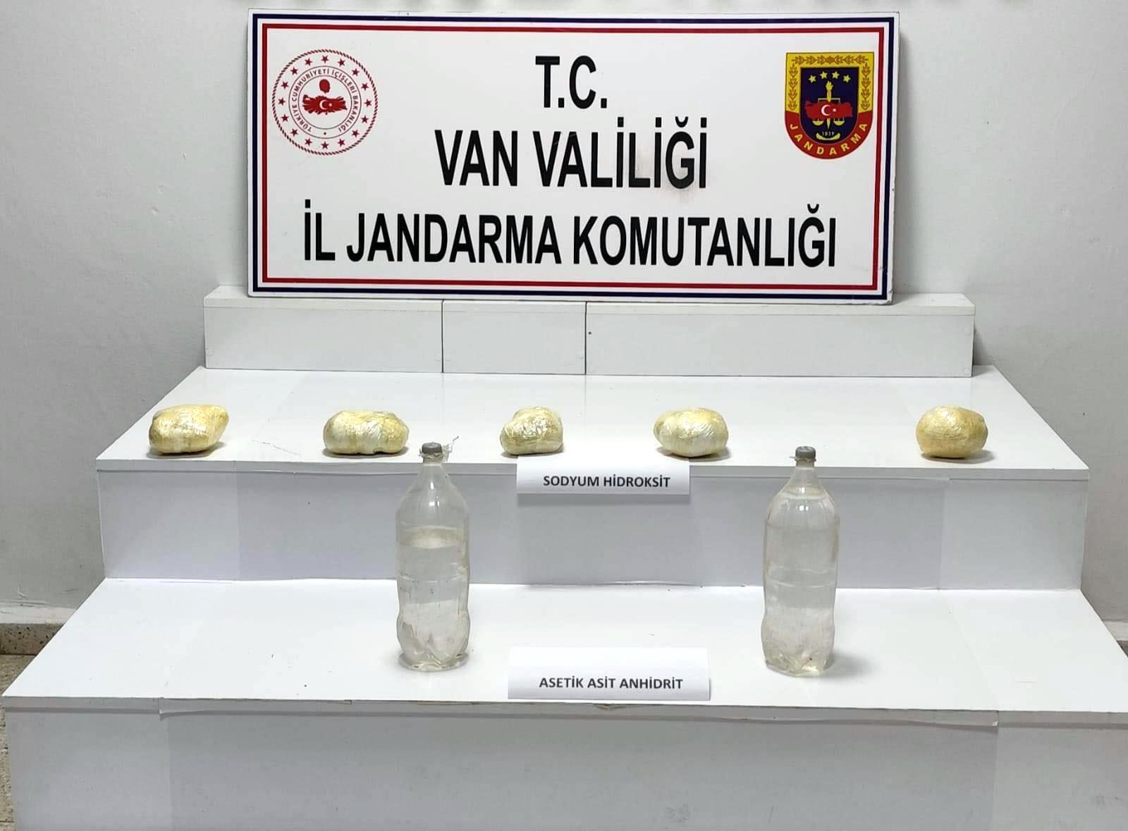 Jandarma ekipleri tarafından kırsal bölgede düzenlenen operasyonda yasa dışı madde
