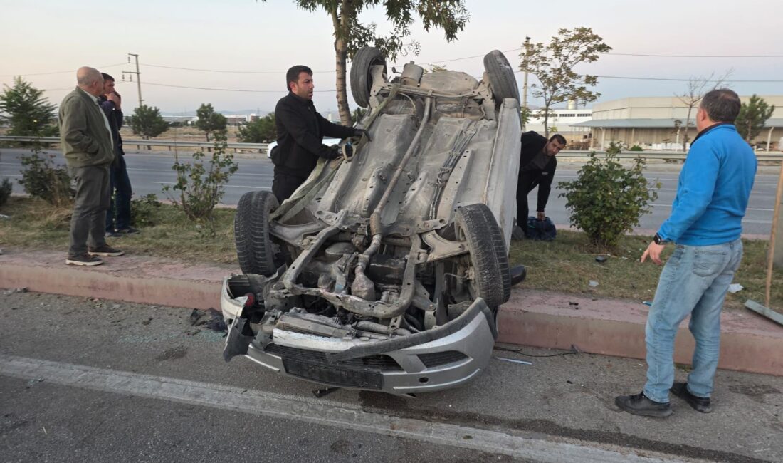 Afyon-Konya karayolunda iki aracın karıştığı kazada büyük hasar meydana geldi.
