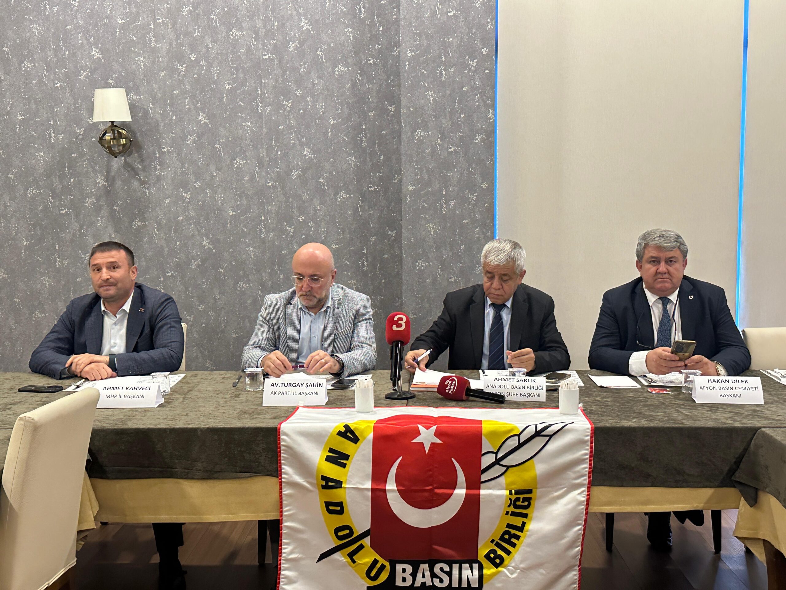 Anadolu Basın Birliği Afyonkarahisar Şubesi öncülüğünde “Mesele Afyonkarahisar’sa Gerisi Teferruattır”