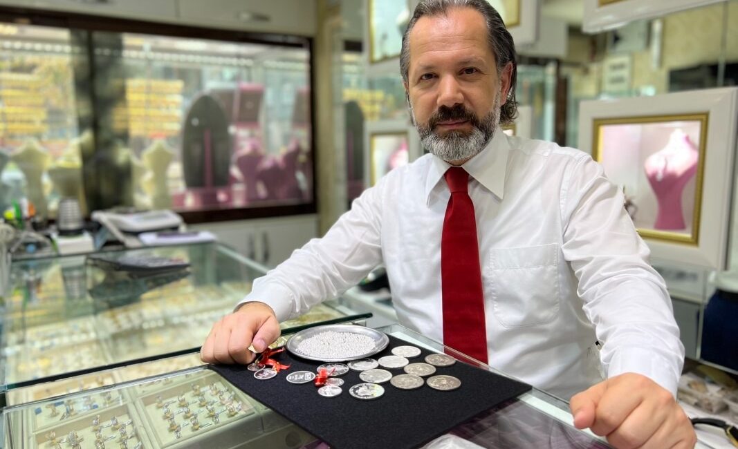 Ekonomist İslam Memiş, son yedi haftadır finans piyasalarında sağlıksız ve