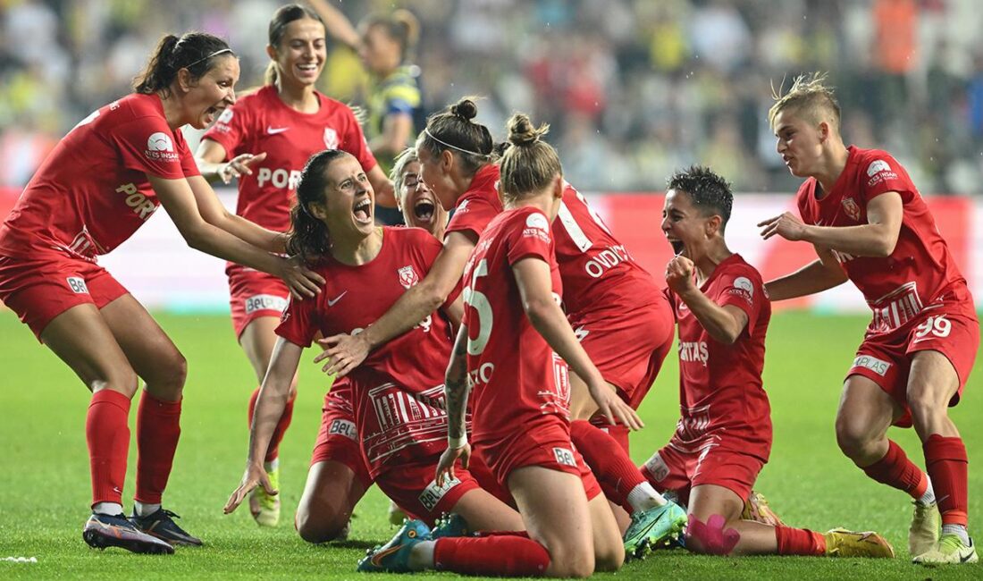 
Kadın Futbol Süper Ligi’nde geçen sezonun şampiyonu ABB Fomget’te Kulüp