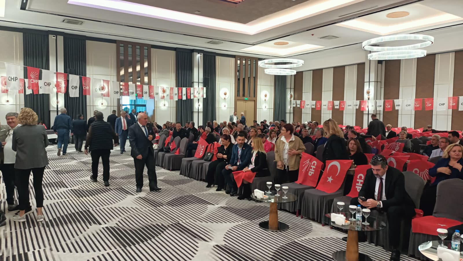 CHP’nin 39. Olağan Afyonkarahisar İl Kongresi yoğun katılımla başladı.