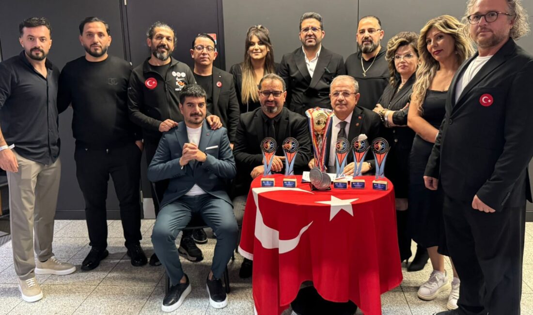 İngiltere'de düzenlenen Bay-Bayan Kuaförlük Dünya Kupası'nda Türkiye Milli Takımı dünya