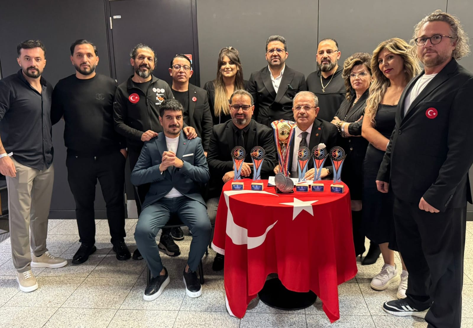 İngiltere'de düzenlenen Bay-Bayan Kuaförlük Dünya Kupası'nda Türkiye Milli Takımı dünya