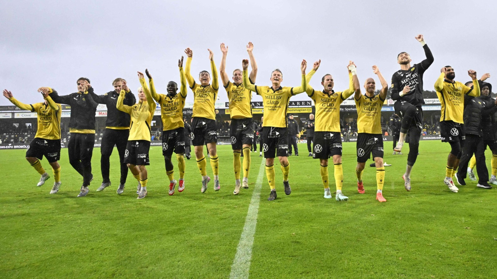 1500 nüfuslu köy takımı Mjallby, Göteborg’u 2-1 yenerek İsveç Ligi’nde