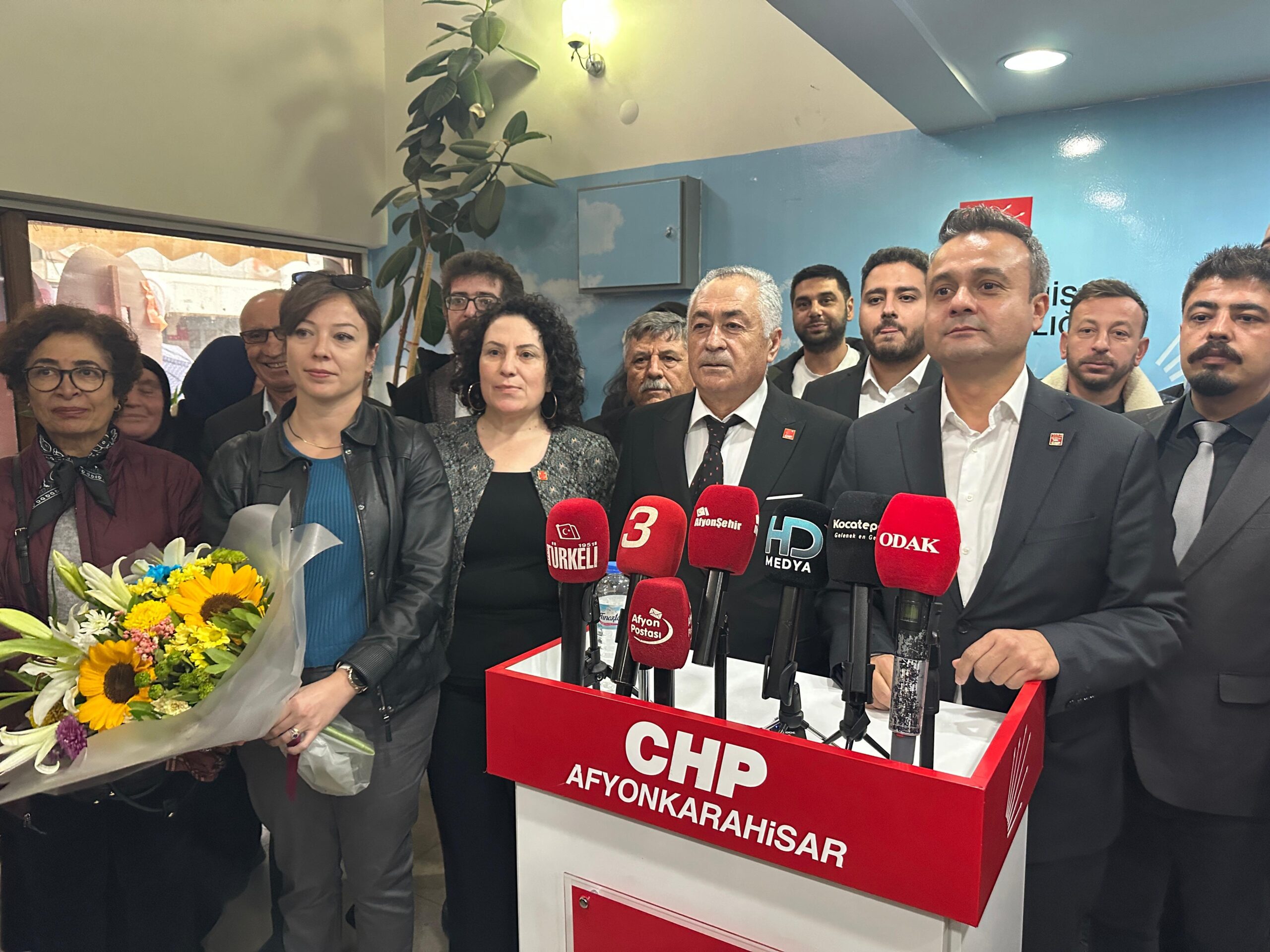 Hasan Karadeniz mazbatasını alarak görevine resmen başladı
