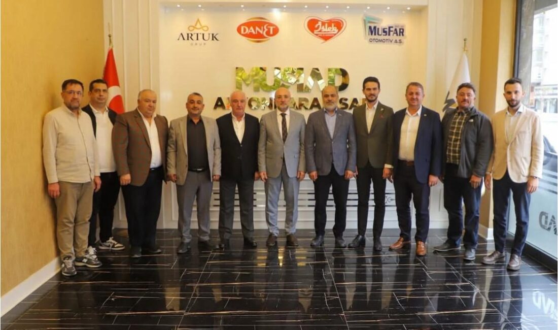 Afyon’da AK Parti heyetinden MÜSİAD’a ziyaret AK Parti Afyonkarahisar İl Başkanı Turgay Şahin ve beraberindeki partililer,