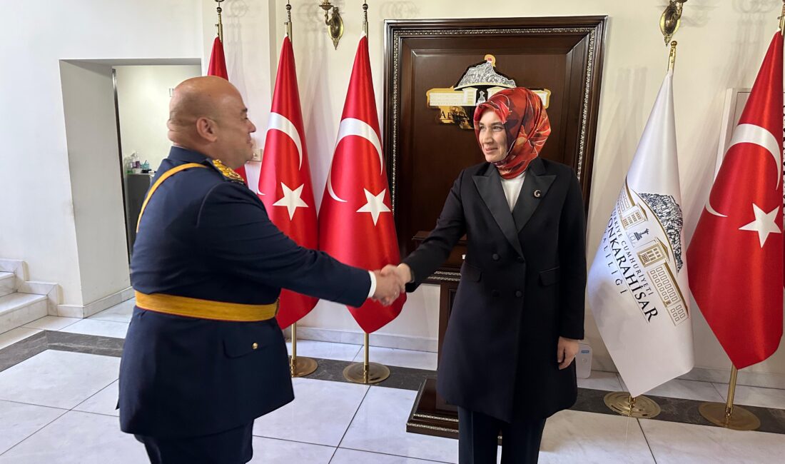 Cumhuriyet’in 102. kuruluş yıl dönümü etkinlikleri kapsamında Afyonkarahisar Valiliği’nde tebrik