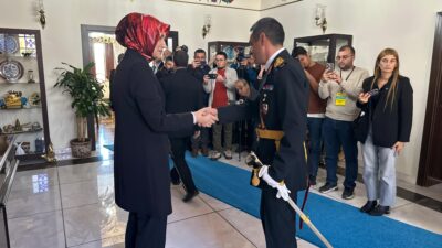 Cumhuriyet’in 102. kuruluş yıl dönümü etkinlikleri kapsamında Afyonkarahisar Valiliği’nde tebrik