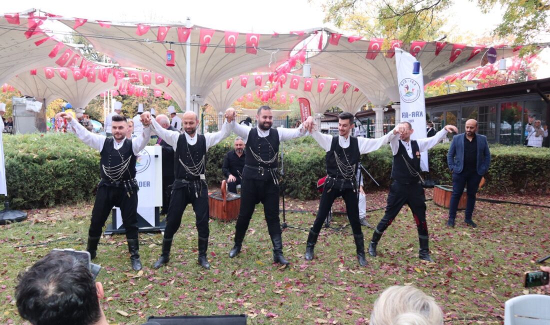 Karadeniz rüzgârı Başkent’te esti: KAR-DER kahvaltısı, dostluk ve dayanışmanın simgesi oldu Ankara Kent Konseyi ev sahipliğinde, Karadenizliler Kültür ve Yardımlaşma Derneği