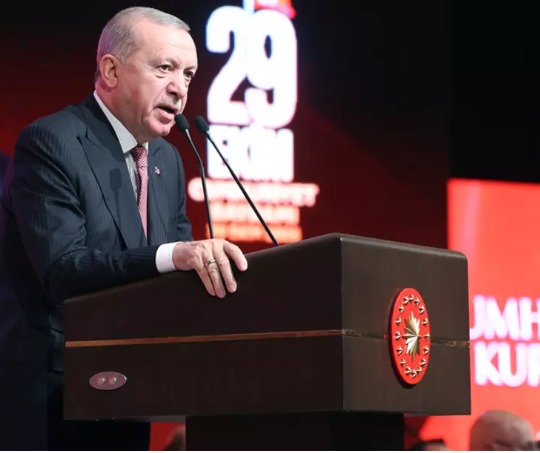 Kanal 3 yönetimi Cumhuriyet’in 102. yılı resepsiyonunda yerini aldı Cumhuriyet’in ilanının 102. yılı dolayısıyla Cumhurbaşkanlığı Külliyesi’nde düzenlenen 29 Ekim