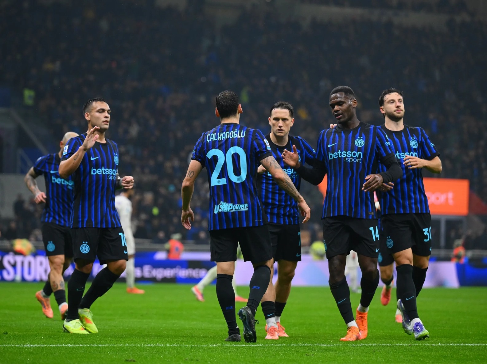 Serie A’nın 9. haftasında Inter, sahasında Fiorentina’yı 3-0 mağlup etti.