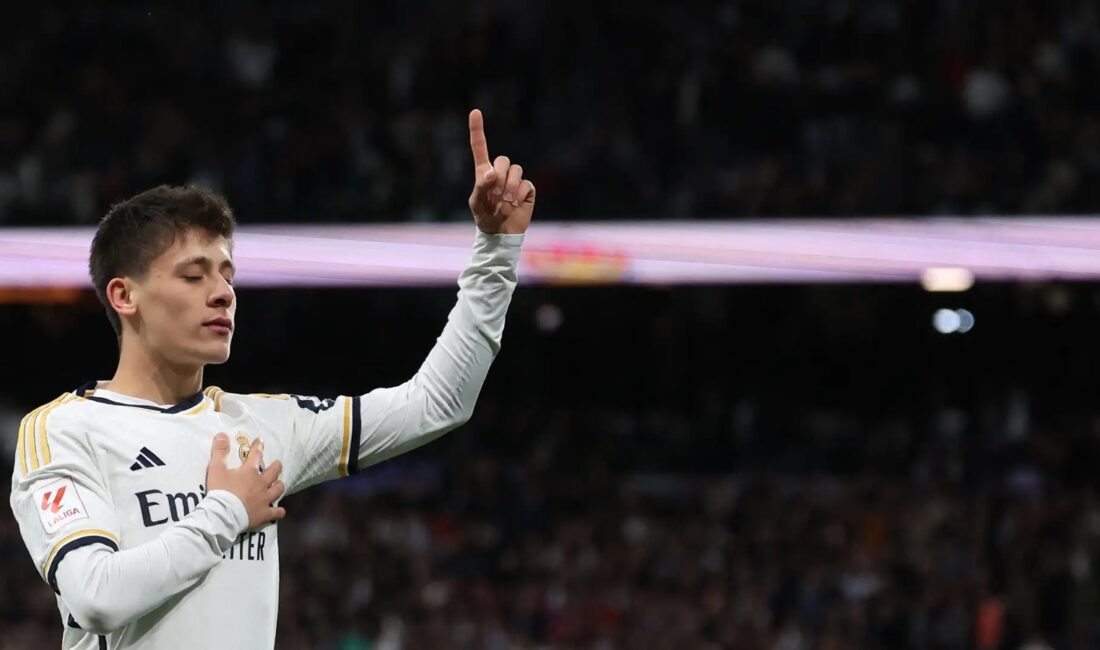 Süperstar Arda Güler, Real Madrid’de ayın futbolcusu Milli futbolcu Arda Güler, Real Madrid'deki etkileyici performansıyla taraftarların oylarıyla