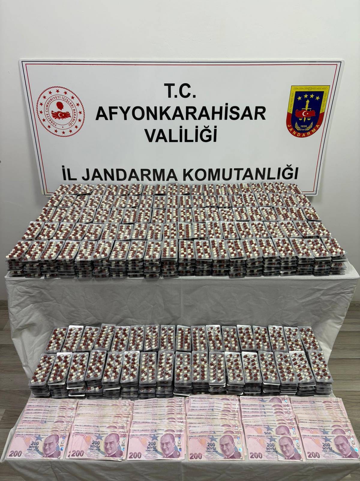 Afyonkarahisar merkez Kışlacık köyünde İl Jandarma Komutanlığı ekiplerince yapılan aramada