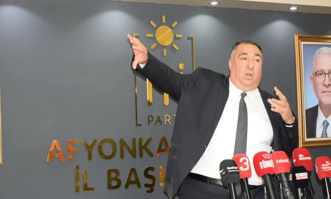 DEM Parti’nin grup toplantısında atılan “Biji Serok Apo” sloganları Türkiye