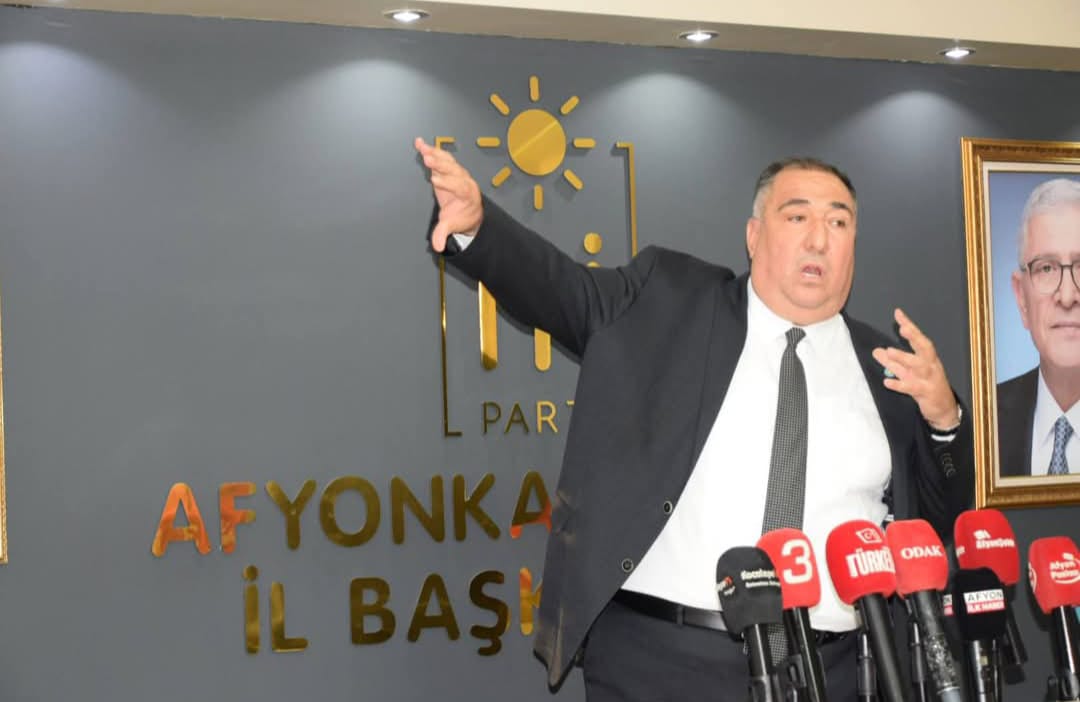 DEM Parti’nin grup toplantısında atılan “Biji Serok Apo” sloganları Türkiye