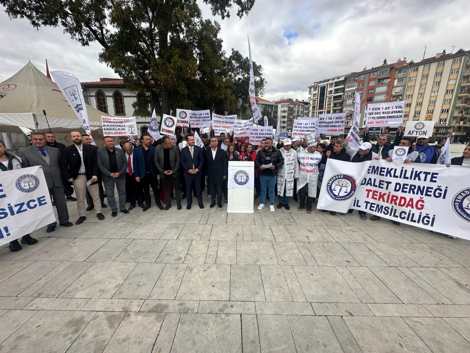 Kademeli Emeklilik Tepkisi Zafer Meydanı’nda Dile Getirildi