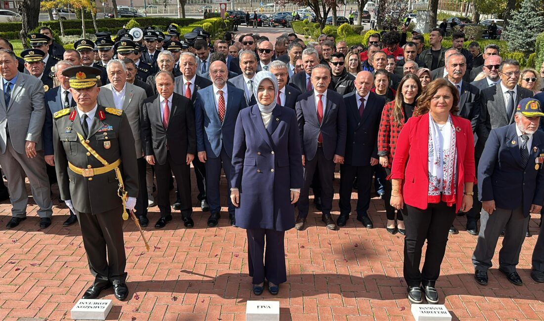 Cumhuriyet’in 102. Yılı Coşkusu Afyonkarahisar’da Çelenk Sunma Töreni Düzenlendi