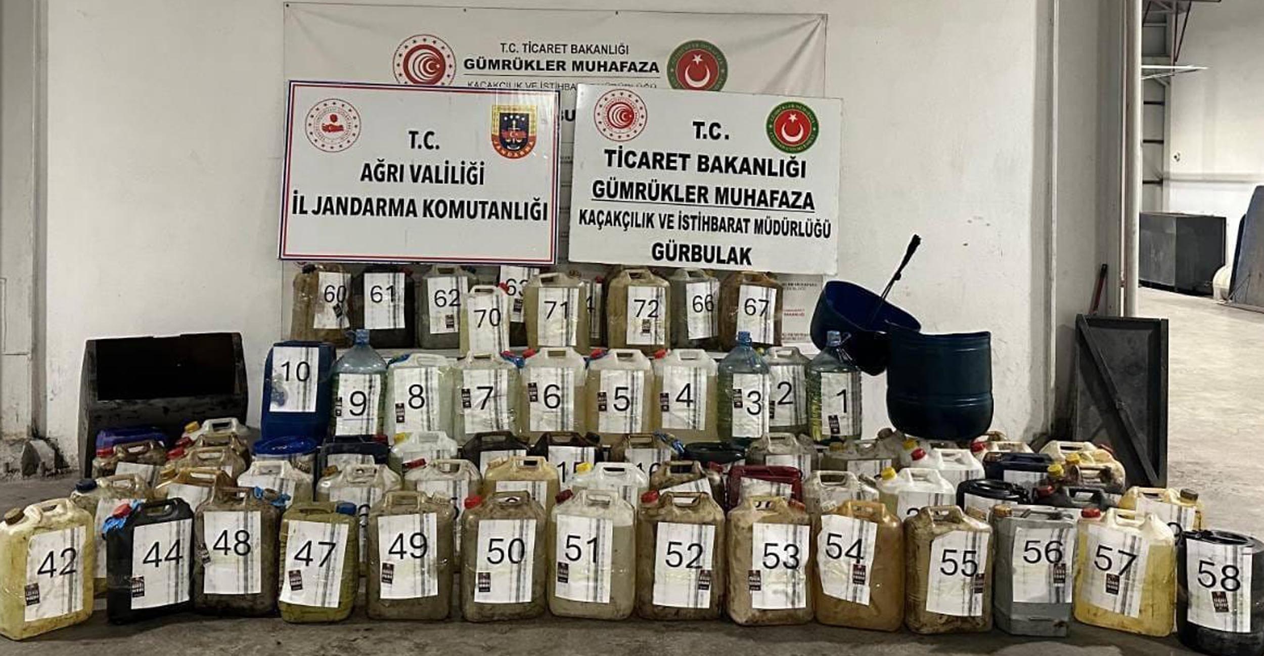 İran’dan Türkiye’ye giriş yapan bir yolcu otobüsünde yapılan aramada 1