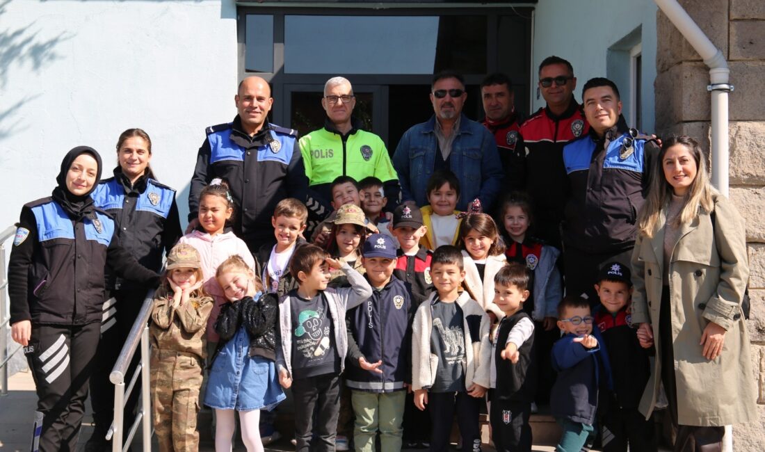 Afyonkarahisar İl Emniyet Müdürlüğü, geleceğin bilinçli bireylerini yetiştirme amacıyla Nene