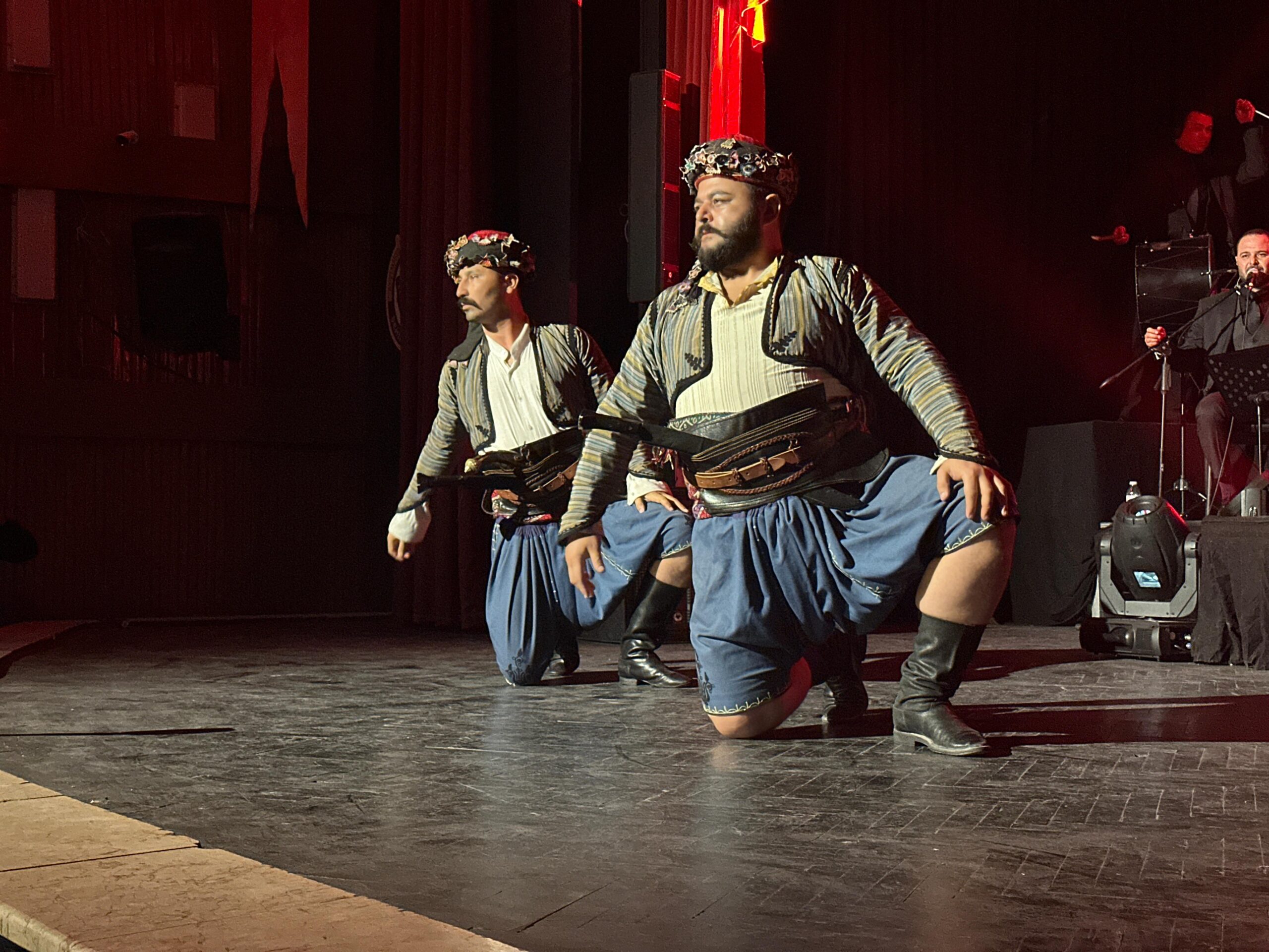 Afyonkarahisar’da “Cumhuriyet Destanı Böyle Yazılmış” Gösterisiyle 102. Yıl Coşkusu Afyonkarahisar Belediyesi, Cumhuriyet’in 102. yılı etkinlikleri kapsamında “Cumhuriyet Destanı Böyle