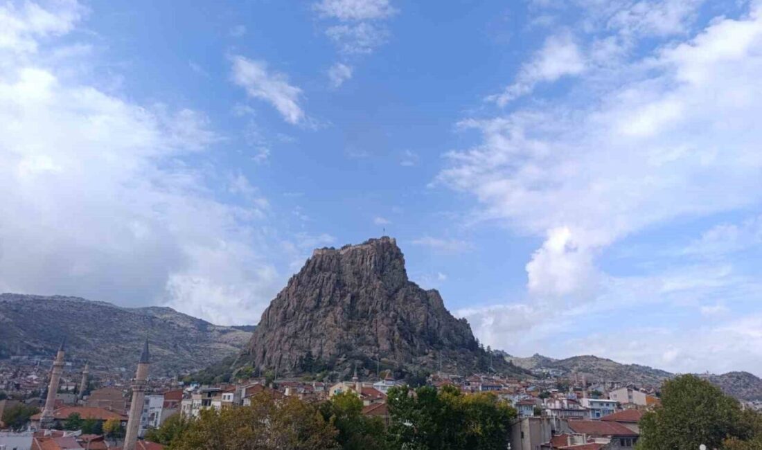 Afyonkarahisar’da yeni haftada hava durumu Yapılan meteorolojik değerlendirmelere göre, Afyonkarahisar’da hafta boyunca yağışlı havanın etkili