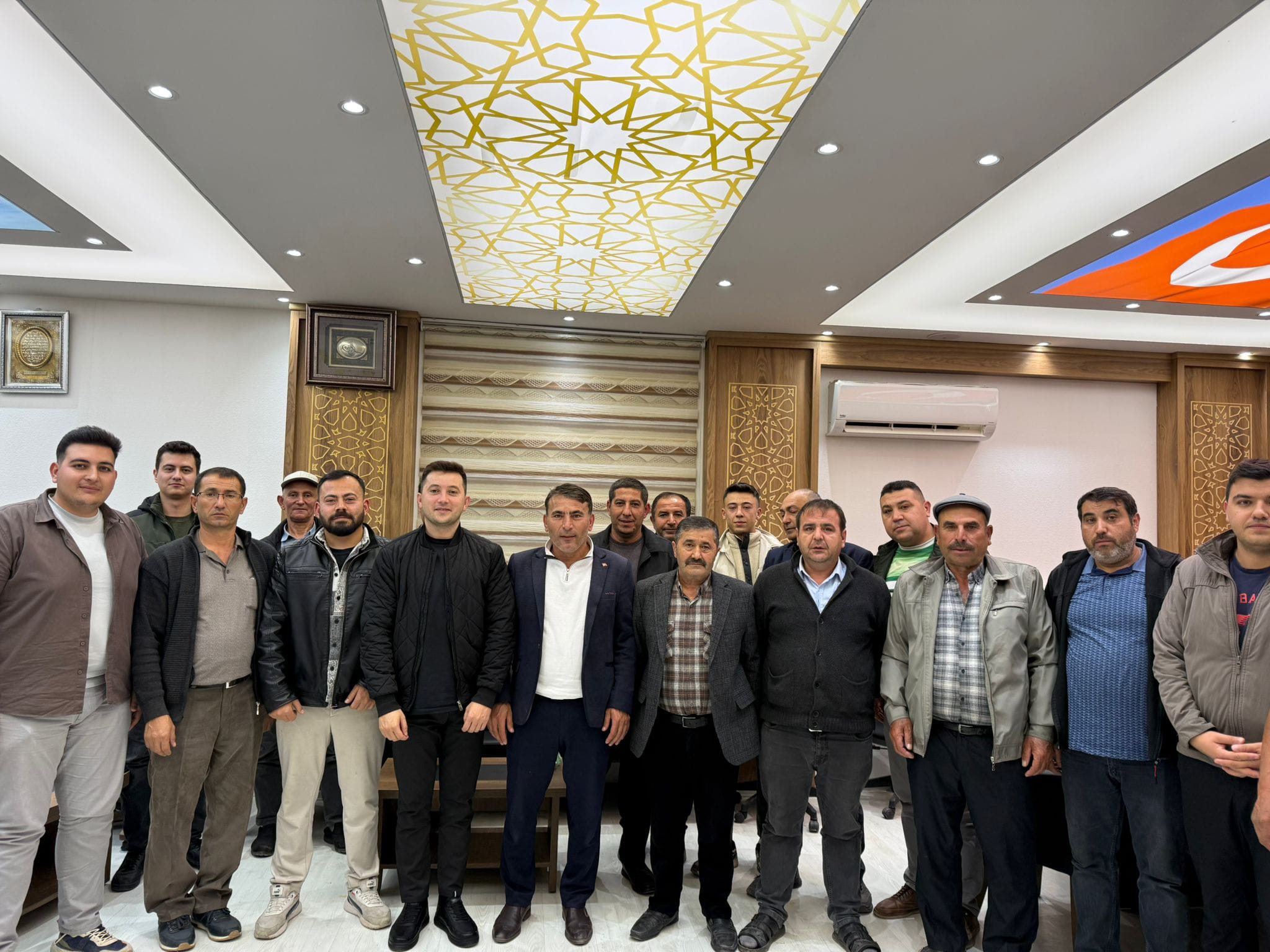 AK Parti Gençlik Kolları, "Mahallede Gençiz" programıyla beldelerde gençlerle buluşuyor.