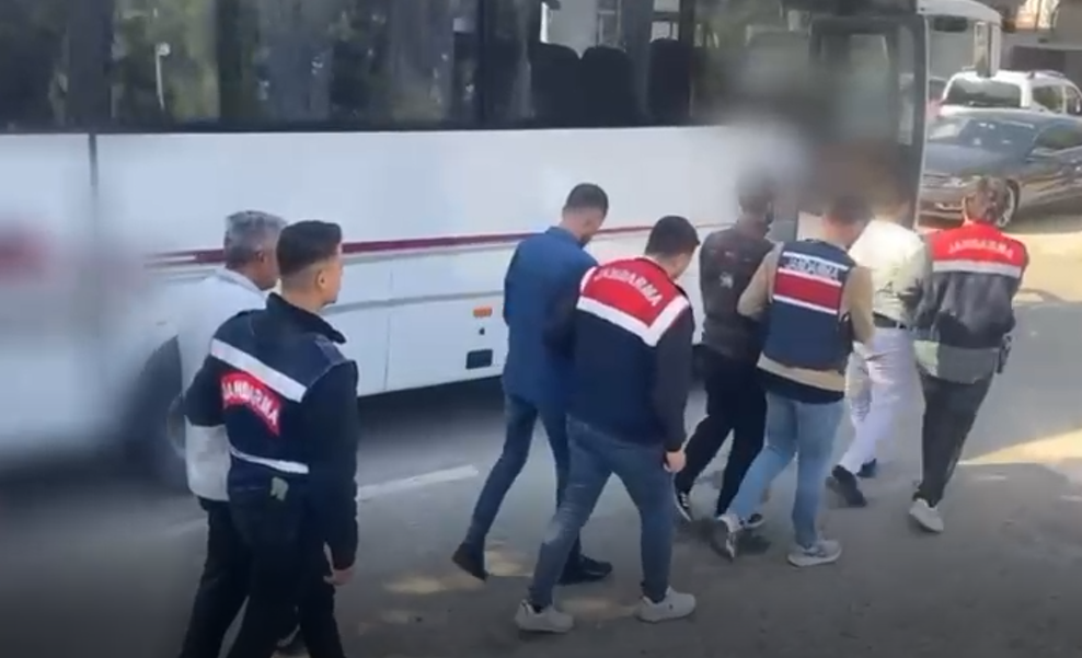 Jandarma ekipleri, “Nitelikli Dolandırıcılık ve Bilişim Sistemine Girme” suçlarına yönelik