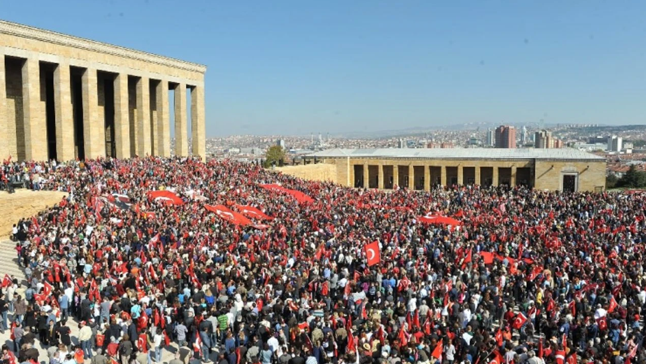Milli Savunma Bakanlığı Sözcüsü Tuğamiral Zeki Aktürk, 29 Ekim Cumhuriyet